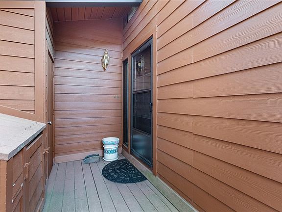 5th image of 725 Fairview Blvd #23