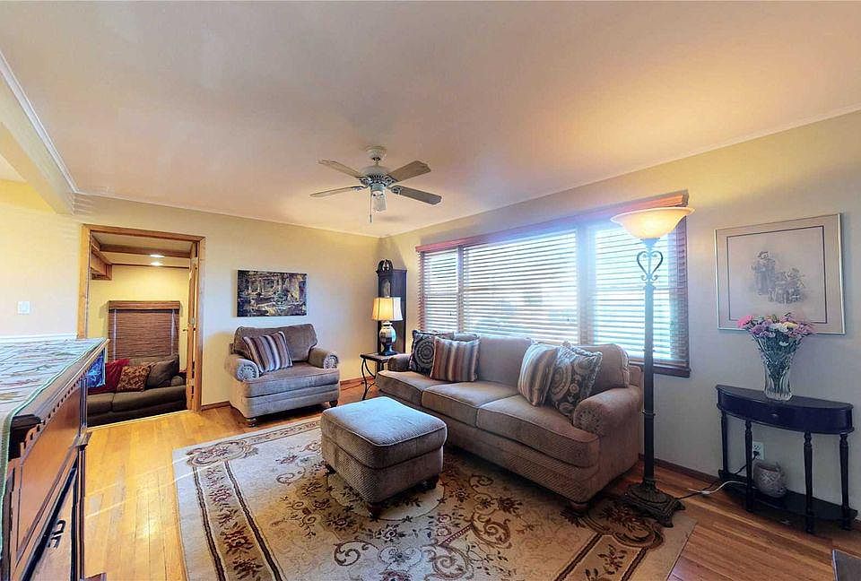 1st image of 130 W 11th St