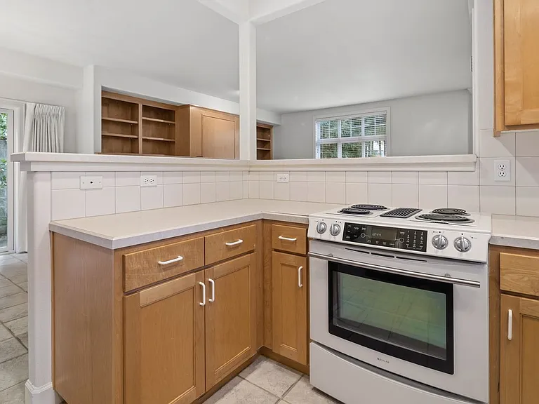 1588 Oak St — Photo 13