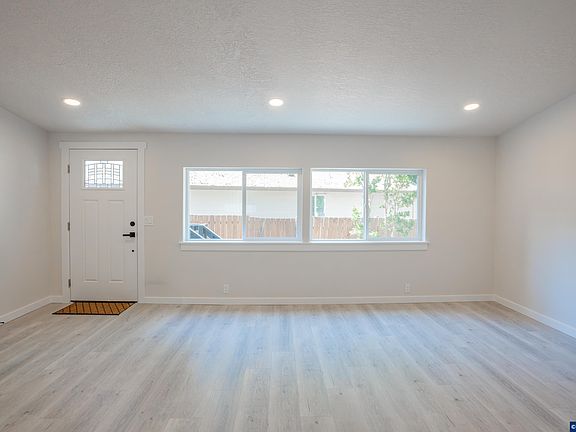5th image of 1598 40th Ln