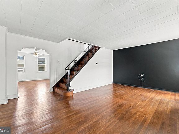 3rd image of 232 Rector St