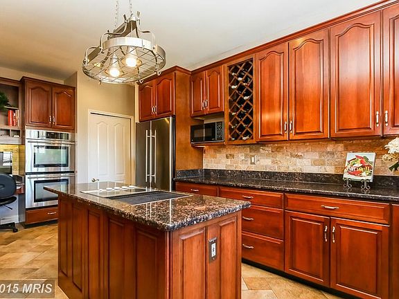 Beautiful Gourmet Island Kitchen
