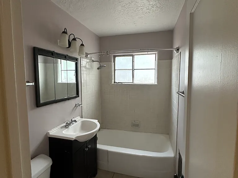 4227 Brockmont Ave NE — Photo 2