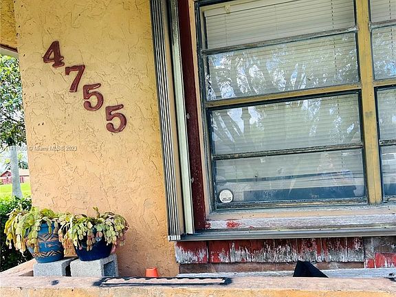 4th image of 4755 Paulie Ct