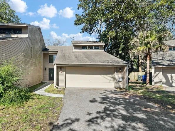 16 Stallion Ct, Charleston, SC 29407