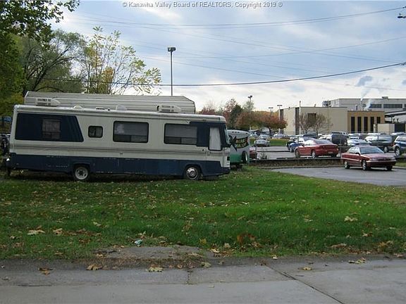 3rd image of 557 Greenway Ave