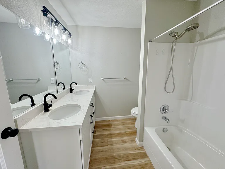 116 NE James St — Photo 11