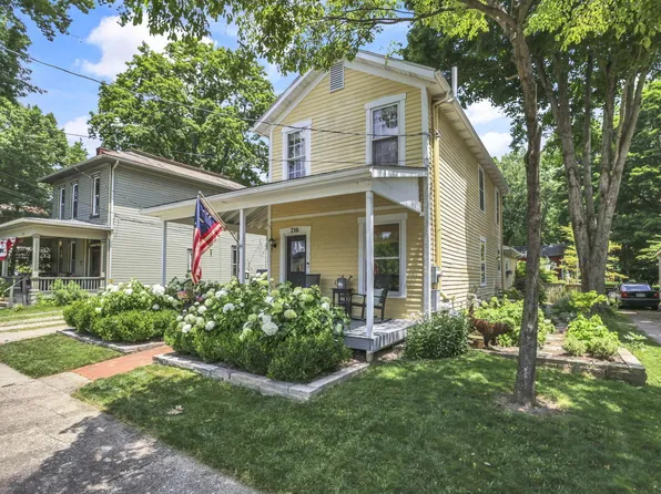 216 S Pearl St, Granville, OH 43023