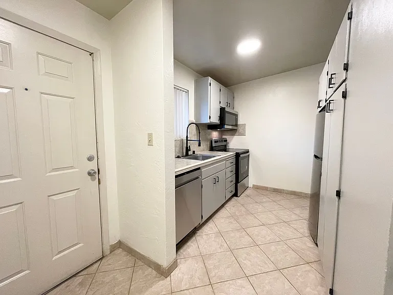 4500 Del Rio Road — Photo 4