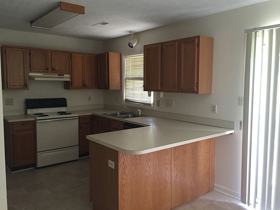 1st image of 405 Sadie Dr
