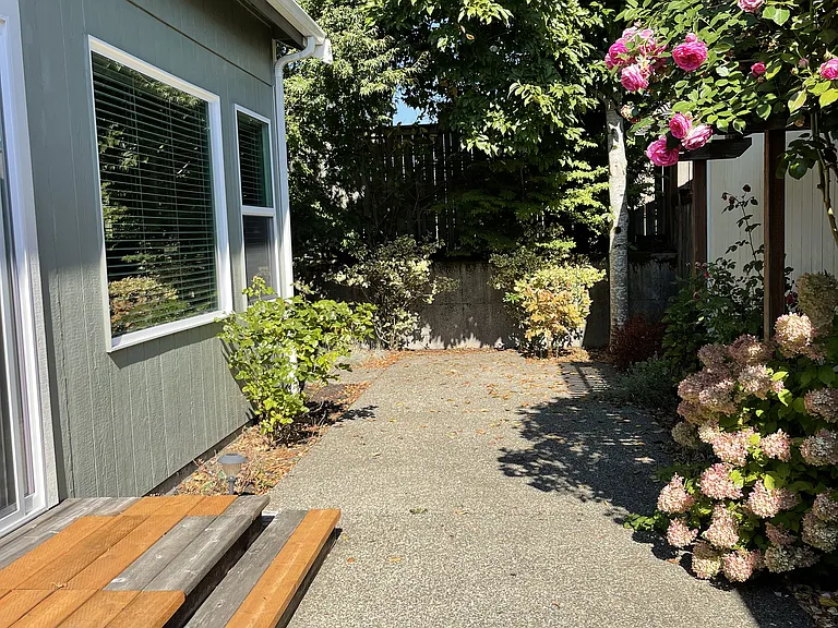 1544 Derby Ln SE — Photo 39