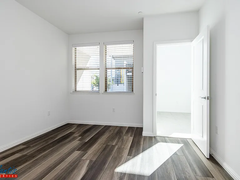 6818 Chroma Ct — Photo 12