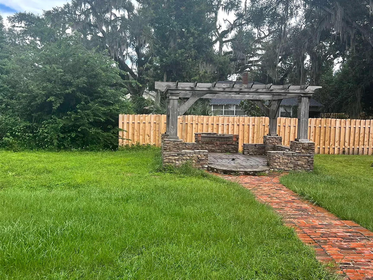 3 bed, 1.0 bath, 1176 sqft, $1,200 — Photo 3