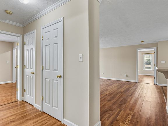 3rd image of 1720 Renwick Dr APT 102