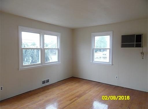2nd image of 261 Summerhill Rd