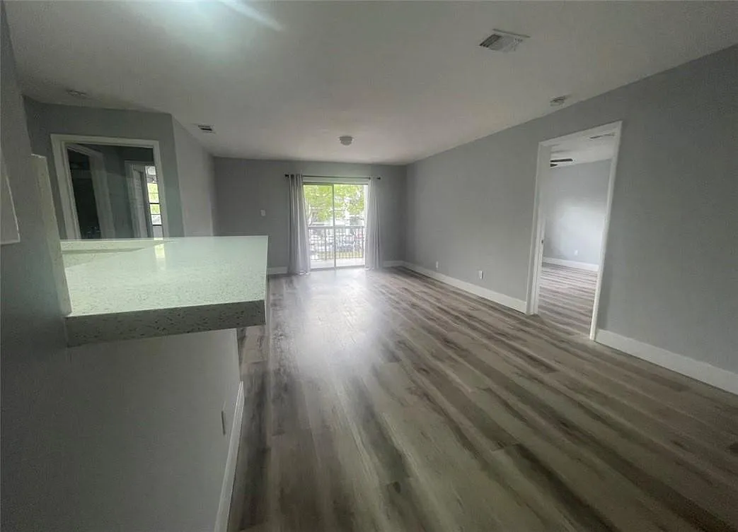 2 bed, 2.0 bath, 1114 sqft, $2,300 — Photo 4