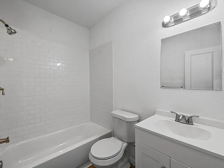 708 W Day St — Photo 9