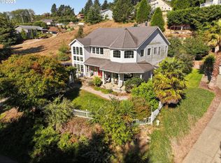 217 Marine Dr, Brookings, OR 97415