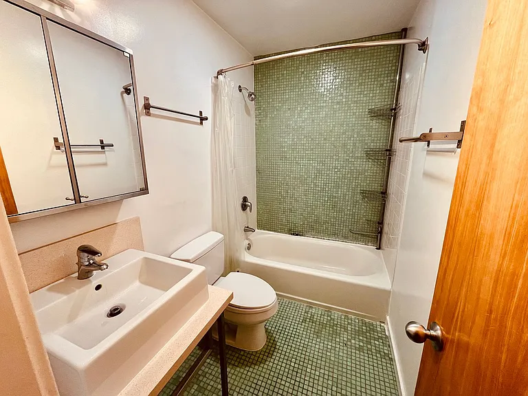2824 W Armitage Ave — Photo 13