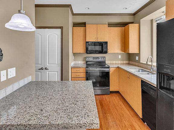 4th image of 33485 S Fraser Way #312