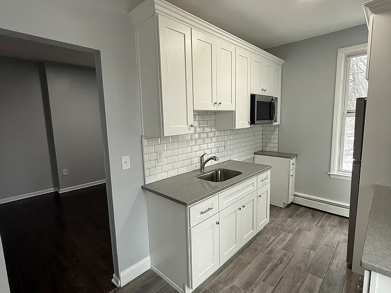 127 Henry St #C — Photo 1