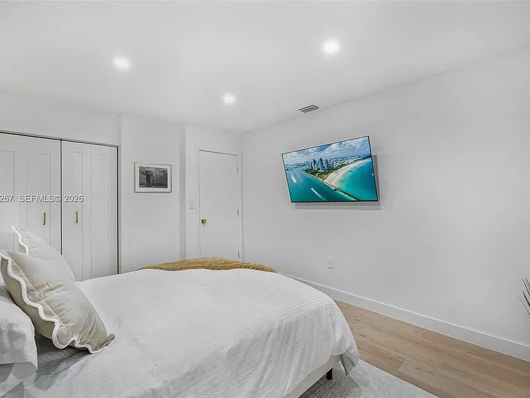 12325 NE 11th Pl — Photo 14