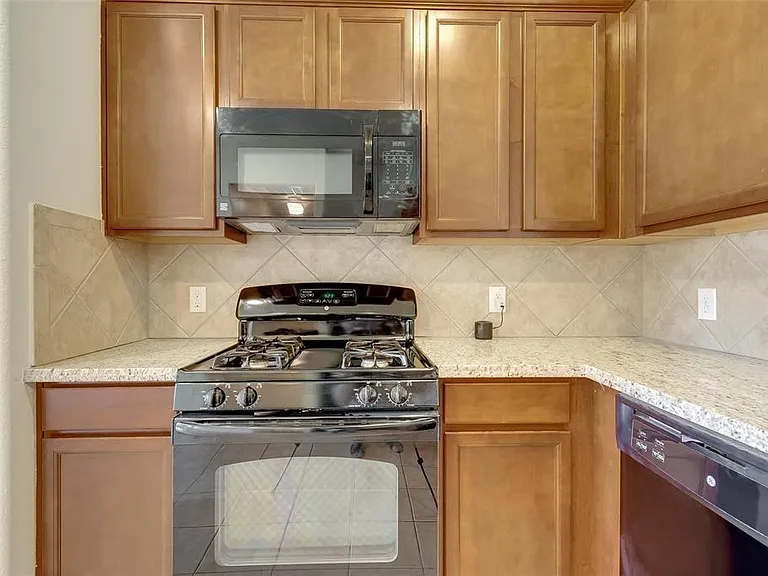 8731 Sunny Gallop Dr — Photo 15