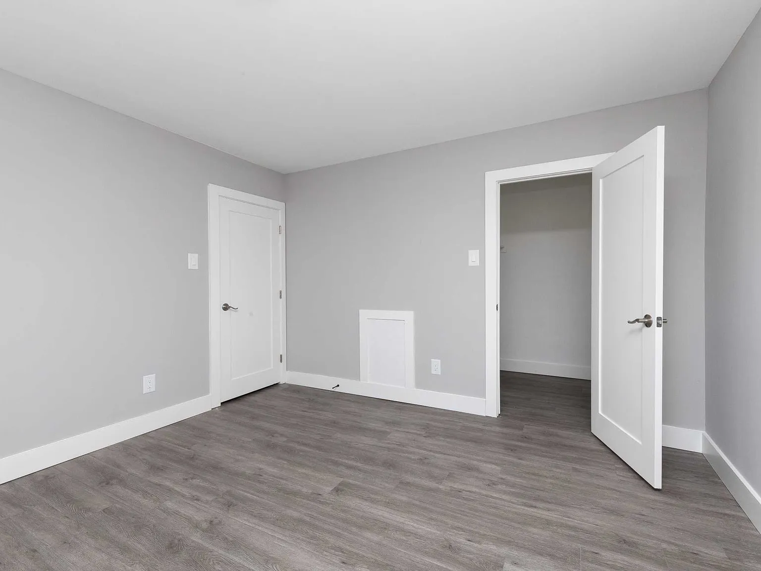 St. Laurent Apartments — Photo 4
