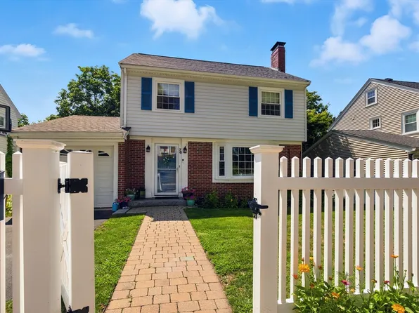 76 Redlands Rd, West Roxbury, MA 02132