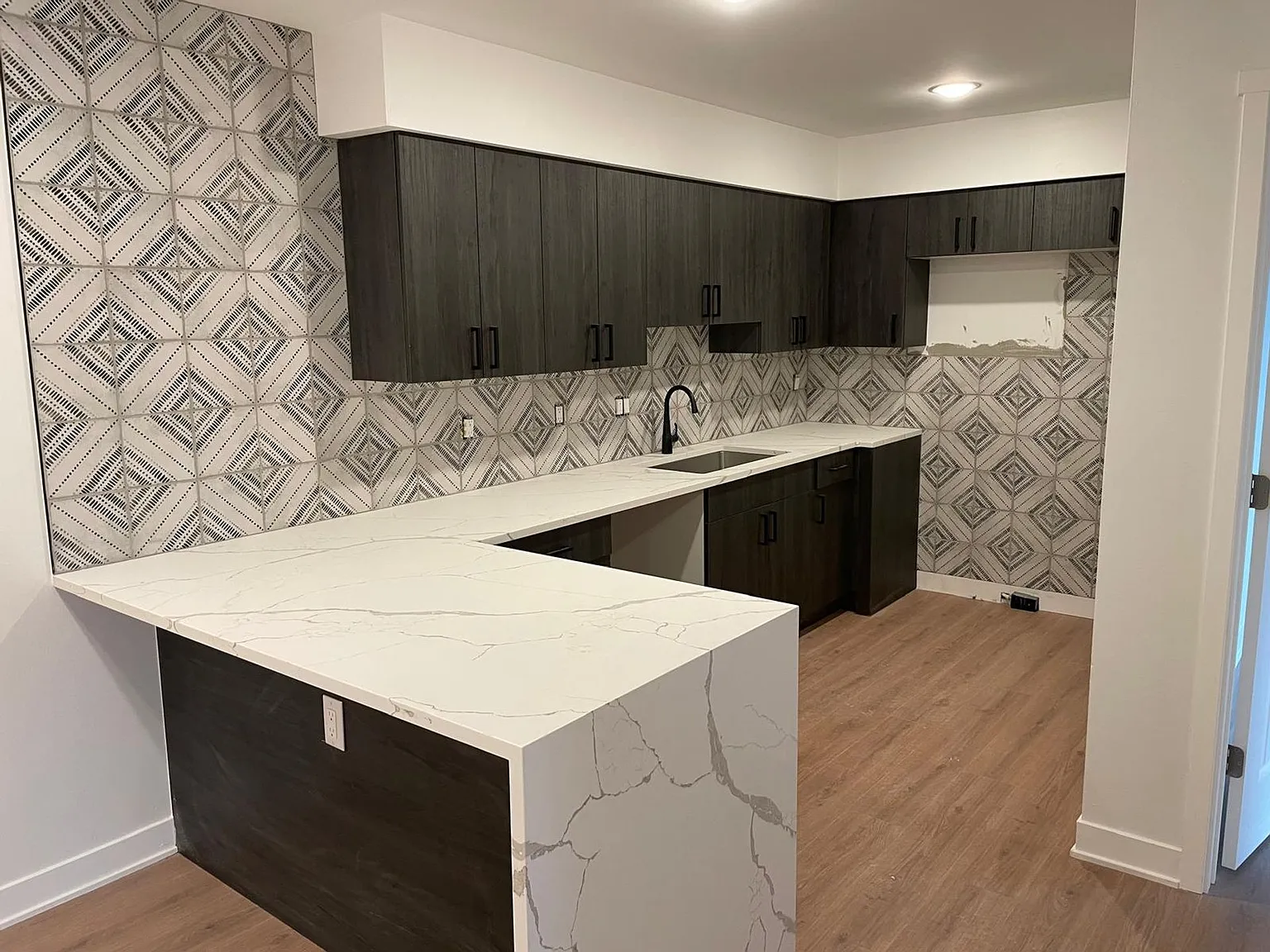 Rosewood Commons — Photo 1
