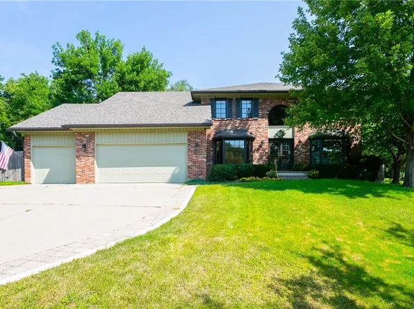 4301 Beaver Hills Dr, Des Moines, IA 50310
