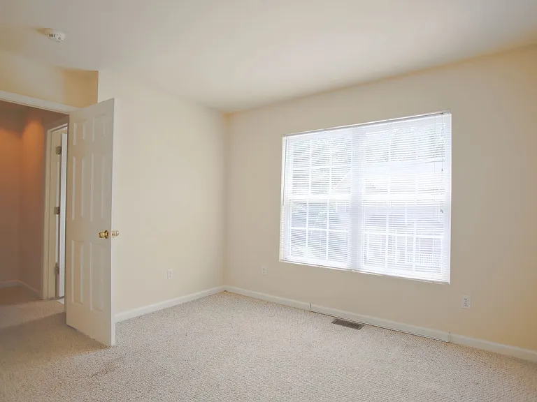 1811 Webland Ter — Photo 10