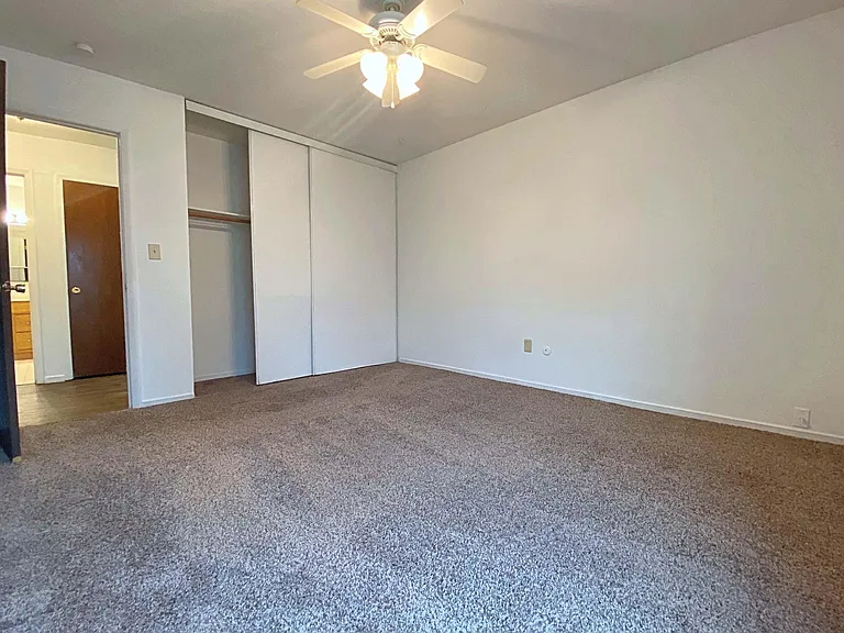 Holiday Acres Apartments — Photo 52