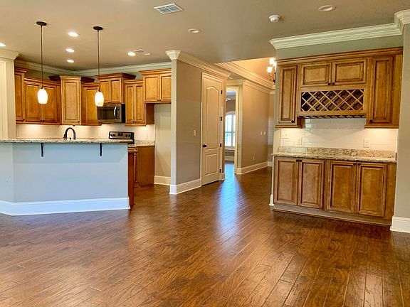5th image of 213 Fairway Villas Cir