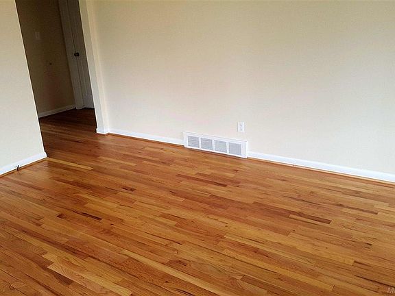 4th image of 28805 Jane St
