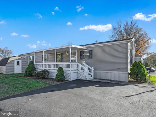 137 Meadow Valley Rd Trailer 39, Ephrata, PA 17522