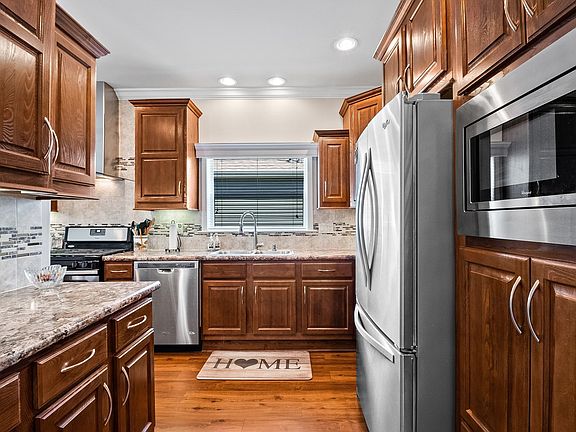 5th image of 1435 Equestrian Dr