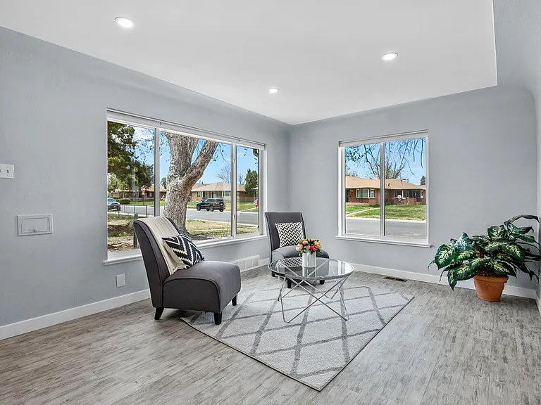 3682 Hudson St — Photo 3