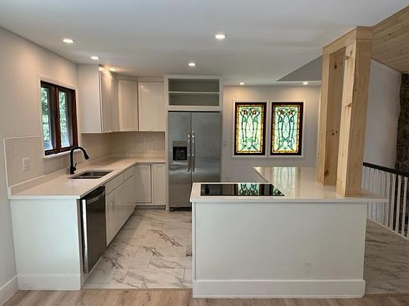 5th image of 14 Lakeview Dr