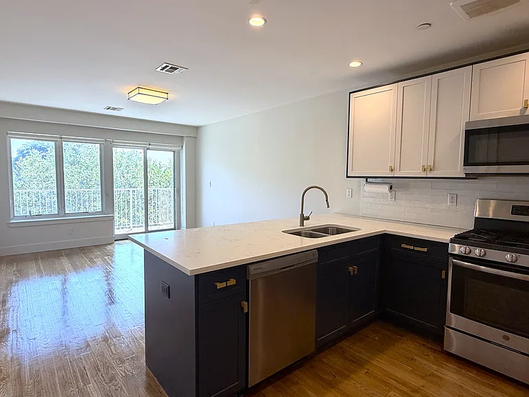 1704 Ocean Ave #4F — Photo 1
