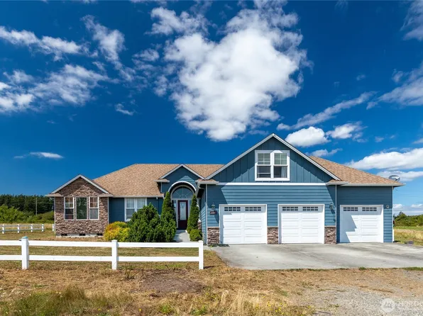 130 W Crescent Harbor Road, Oak Harbor, WA 98277