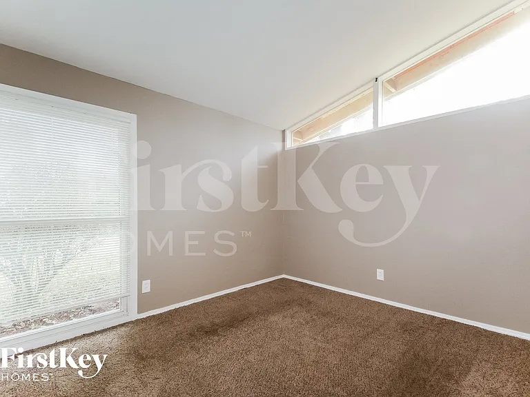 2405 Brook Dr — Photo 13