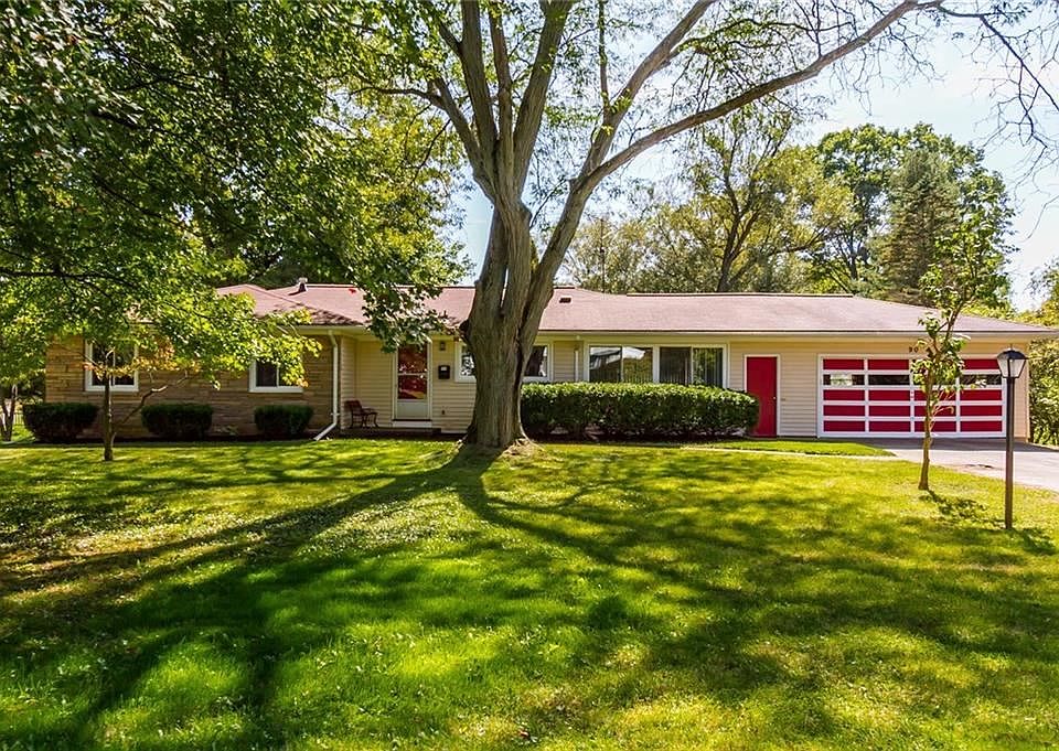 1st image of 90 Woodline Dr