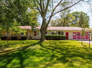90 Woodline Dr, Penfield, NY 14526