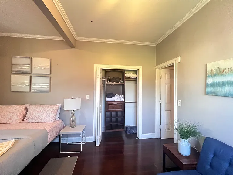 2407 N Capitol Ave #1 — Photo 20