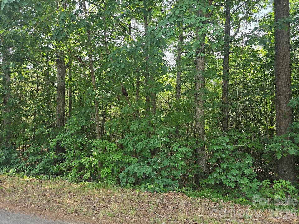 2nd image of 385 Dennis Rd