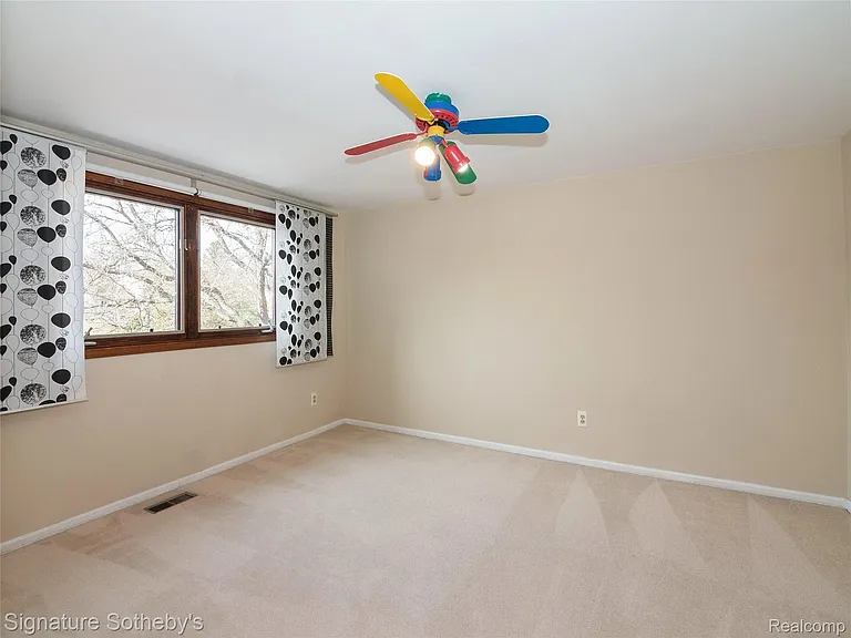 5105 Provincial Dr — Photo 14