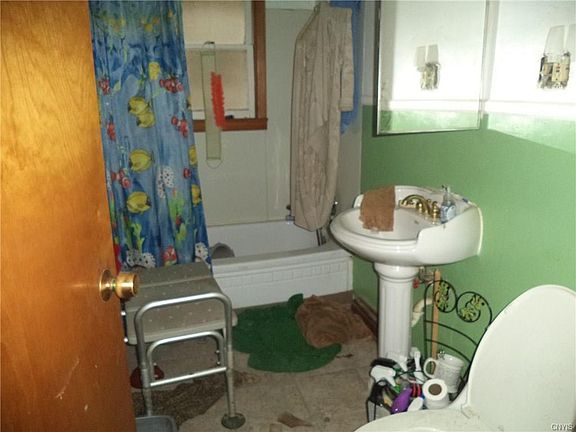 4th image of 158-60 Bissell St E