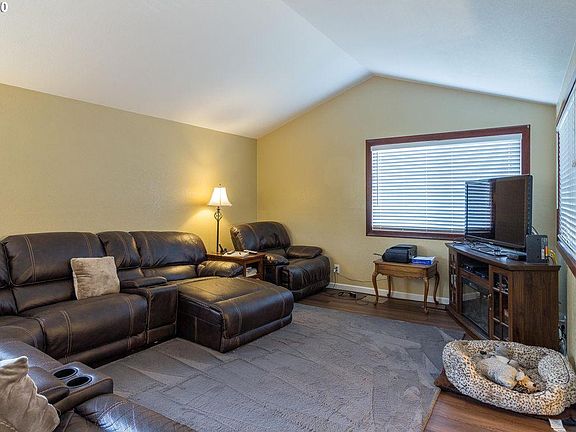 4th image of 23 NE Alora Dr