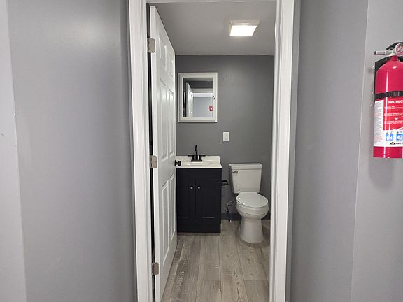 5th image of 105 Walnut Ave Floor 3
